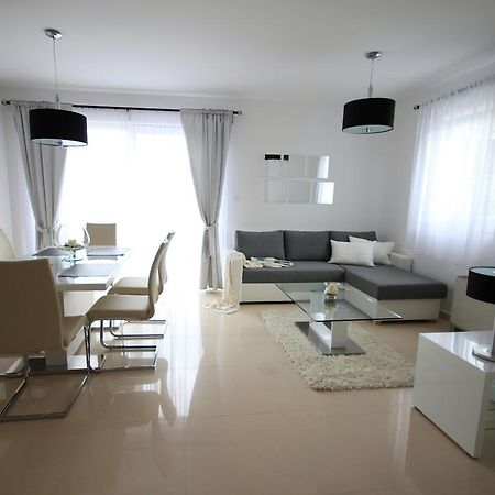 Apartments Villa Mantinela Malinska Zimmer foto