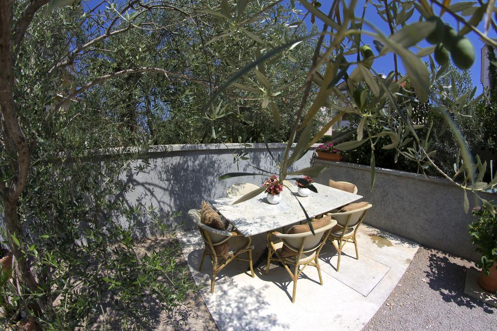 Apartments Villa Mantinela Malinska Zimmer foto