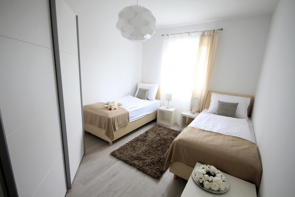 Apartments Villa Mantinela Malinska Zimmer foto