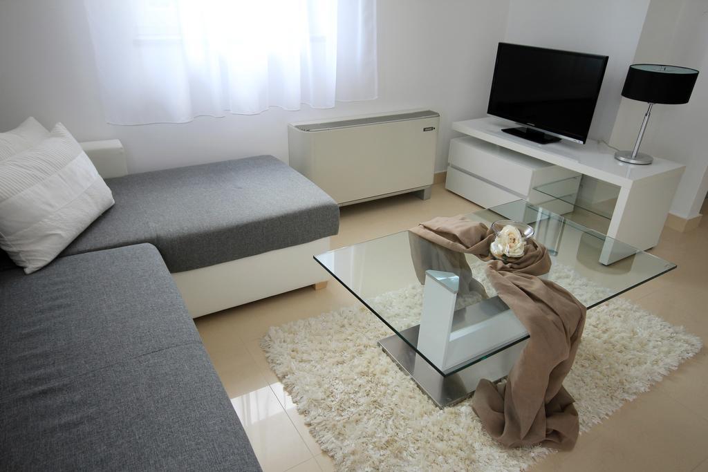 Apartments Villa Mantinela Malinska Zimmer foto