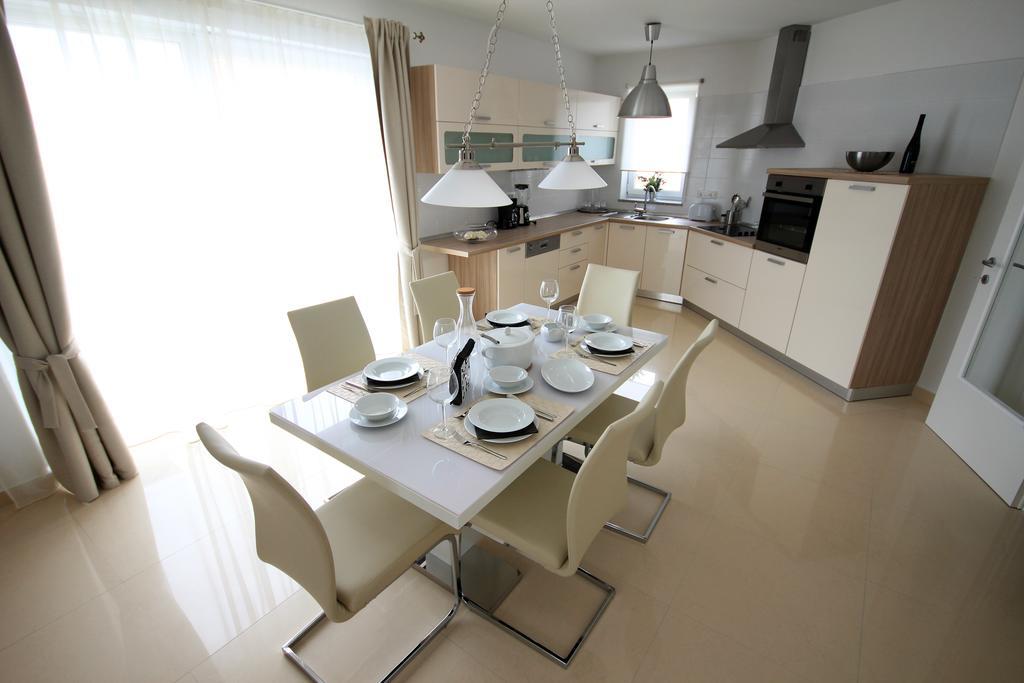 Apartments Villa Mantinela Malinska Zimmer foto