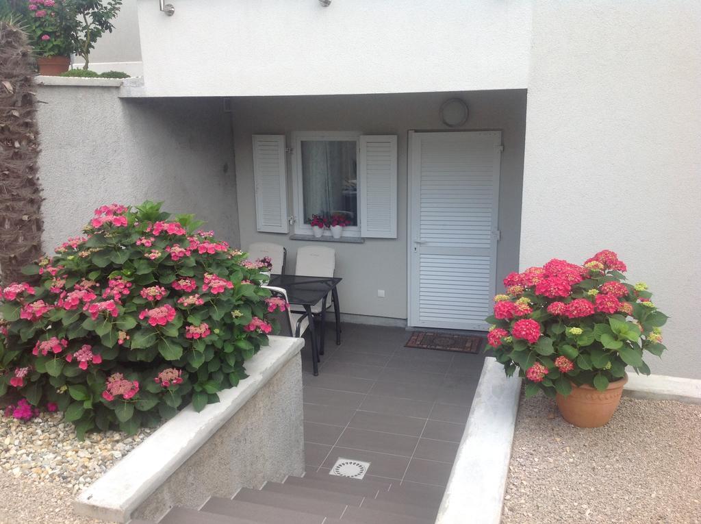 Apartments Villa Mantinela Malinska Exterior foto