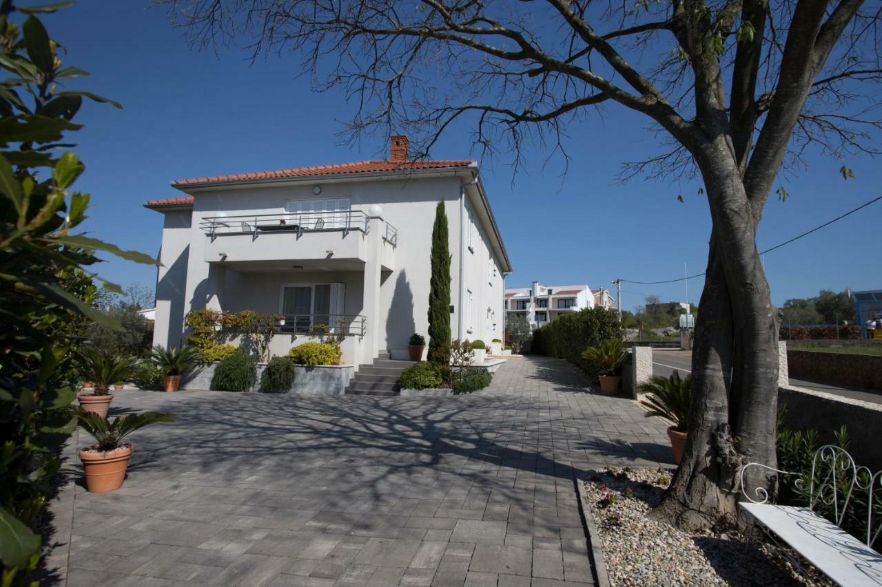 Apartments Villa Mantinela Malinska Exterior foto