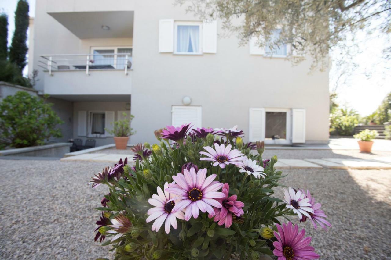 Apartments Villa Mantinela Malinska Exterior foto